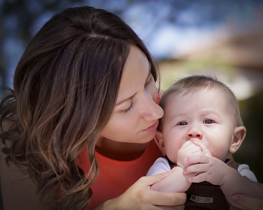 Comment porter un bébé